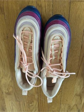 Nike Peach, Purple & Navy Wave-Pattern Athletic Sneakers